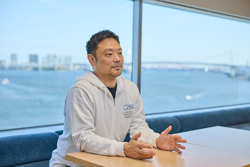 写真　代表取締役社長 青柳史郎