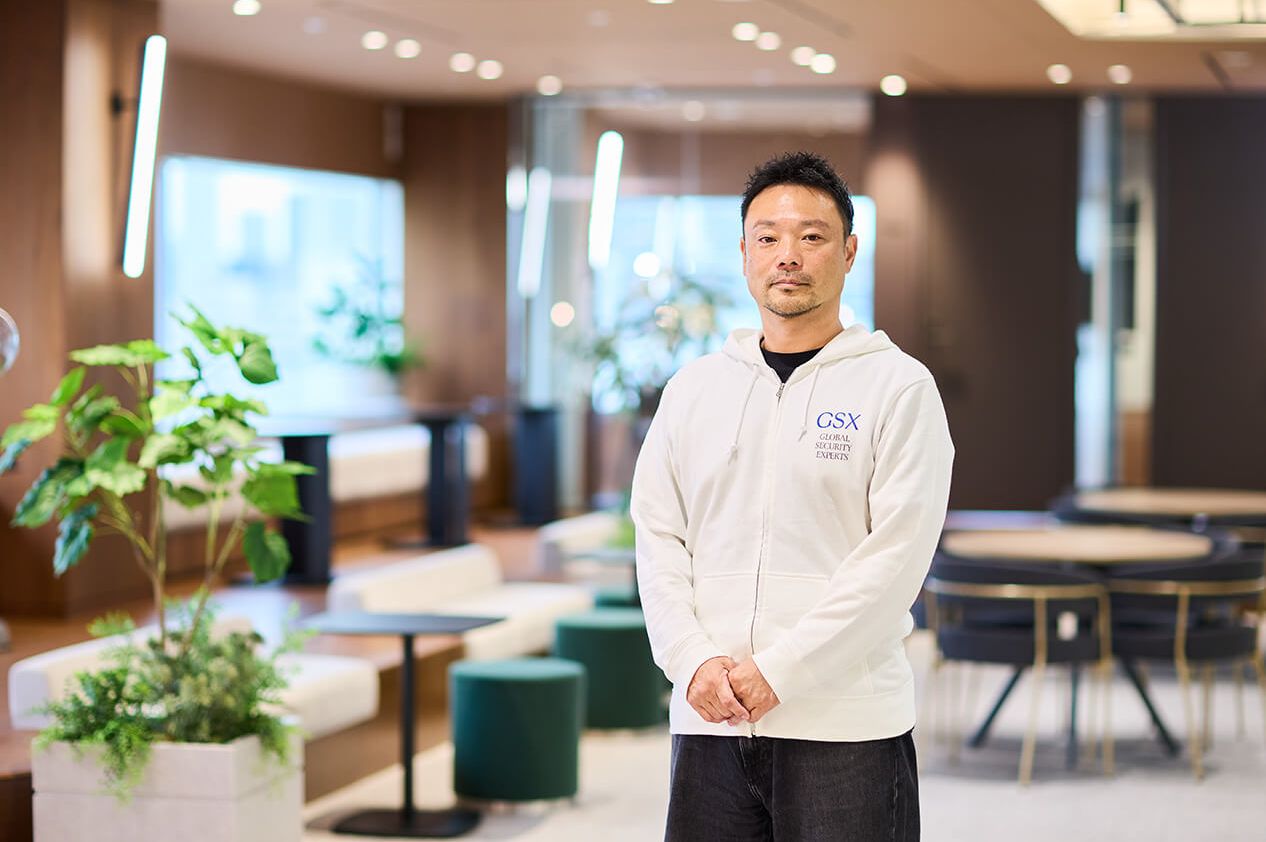 写真　代表取締役社長 青柳史郎